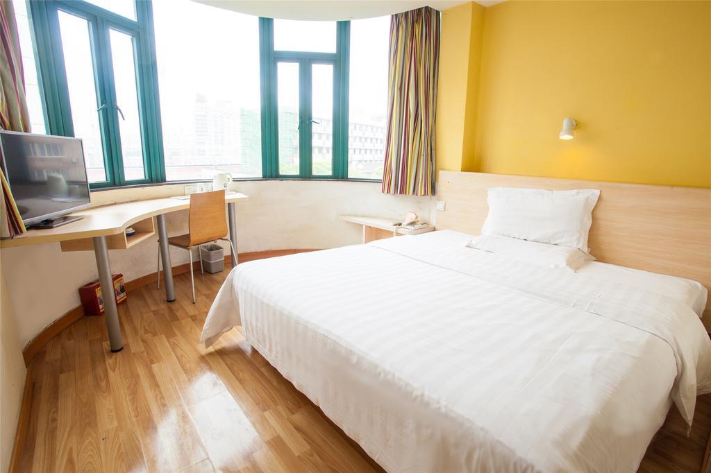 7Days Inn Shanghai Caobao Road Metro Station الغرفة الصورة