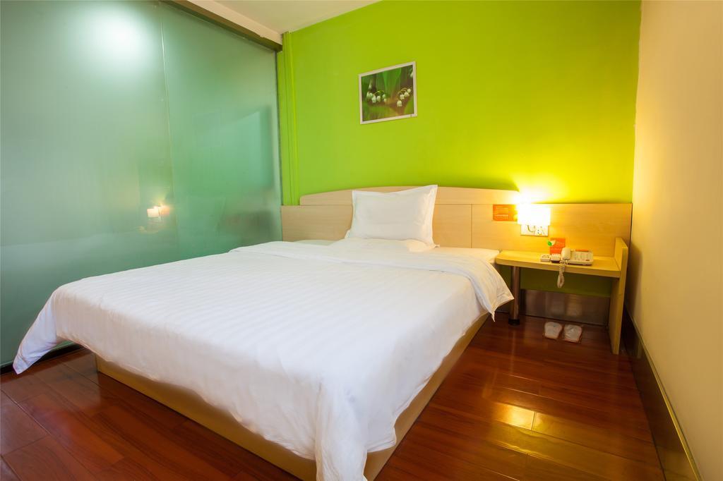 7Days Inn Shanghai Caobao Road Metro Station الغرفة الصورة