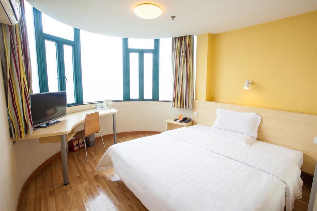 7Days Inn Shanghai Caobao Road Metro Station الغرفة الصورة