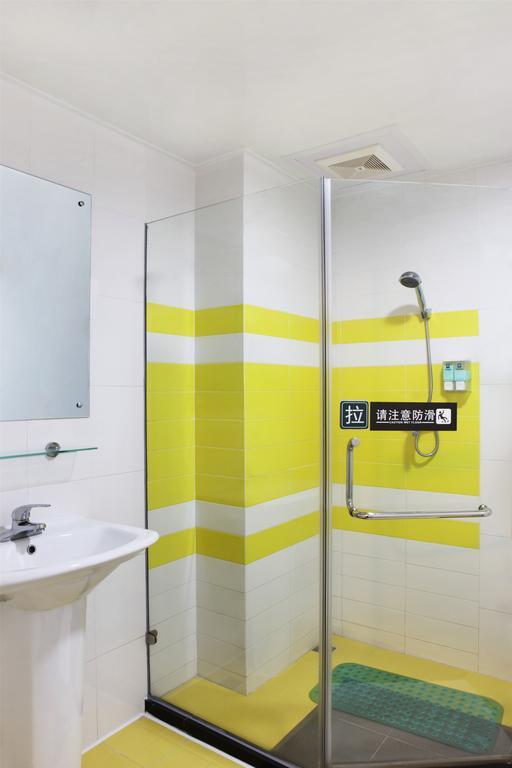 7Days Inn Shanghai Caobao Road Metro Station الغرفة الصورة